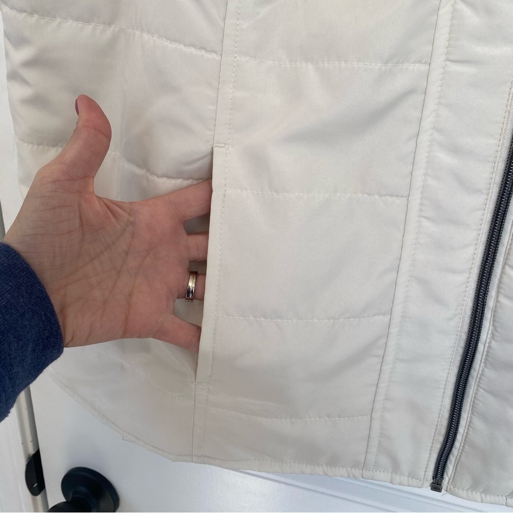 Casual Identity Women's White Zip Up Vest Size 1X - Picture 2 of 9